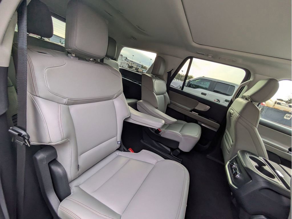 Certified 2025 Ford Expedition Active image 31