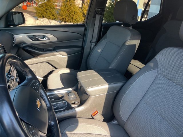 Used 2022 Chevrolet Traverse LT image 16