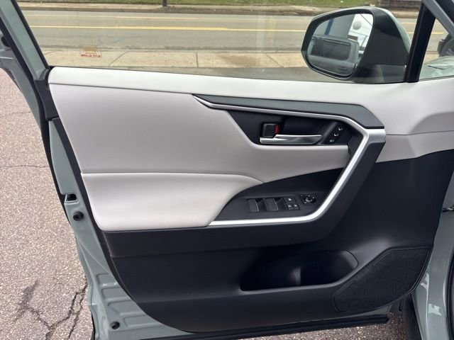 Used 2021 Toyota RAV4 XLE Premium image 15