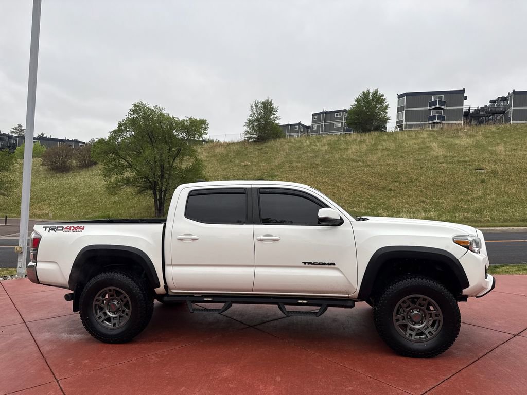 Used 2022 Toyota Tacoma TRD Off-Road AWD/4WD image 9