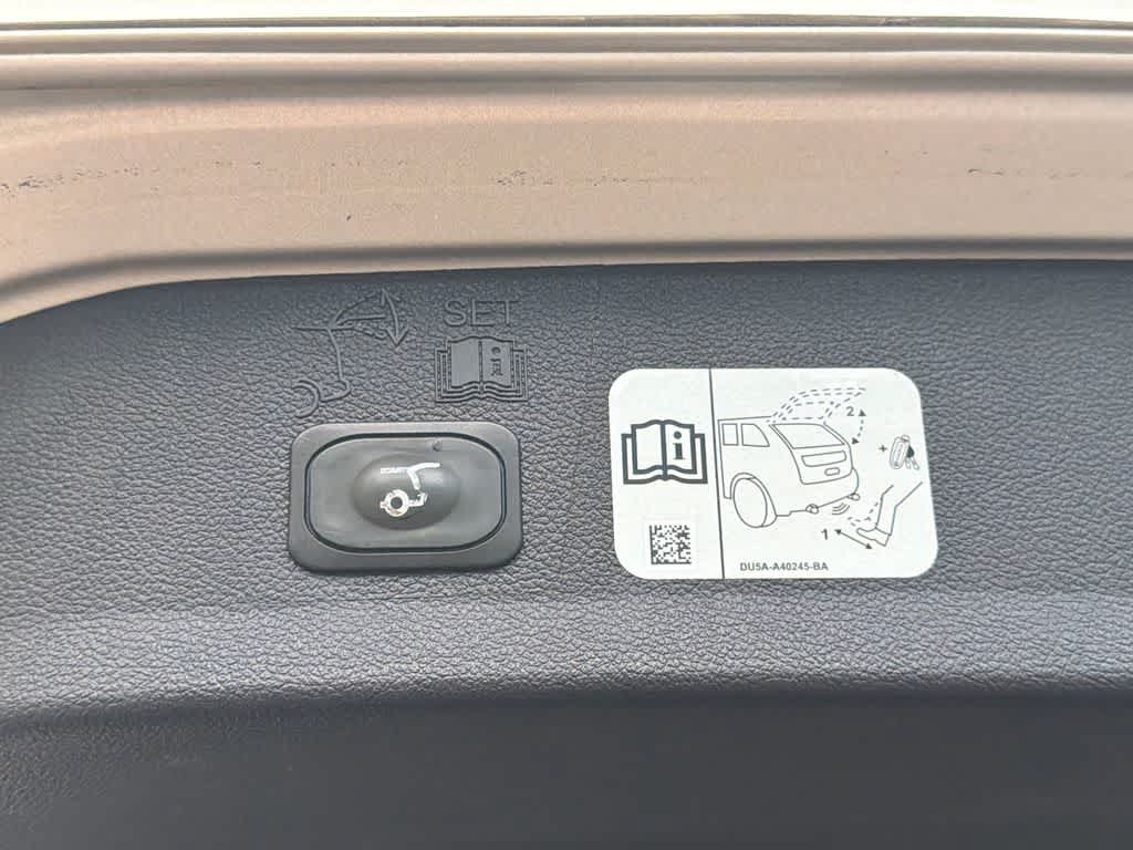 Certified 2018 Ford Escape Titanium w/ Ford Safe & Smart Package FWD image 18