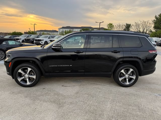 Used 2023 Jeep Grand Cherokee L Limited AWD/4WD image 11