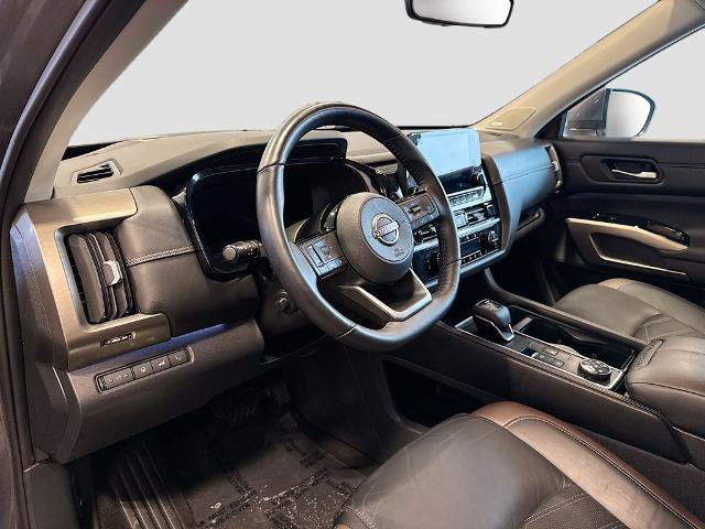 Used 2023 Nissan Pathfinder Platinum AWD/4WD image 9