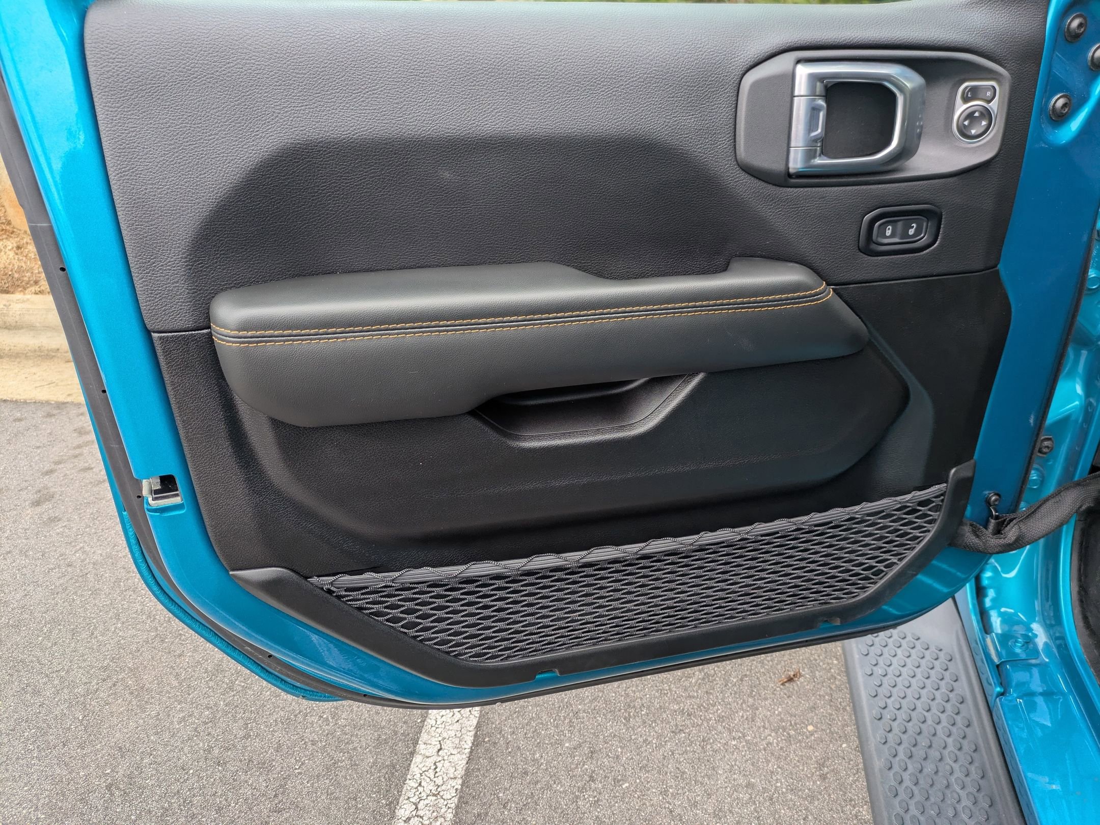 Used 2024 Jeep Wrangler Unlimited Sahara w/ Technology Group image 10