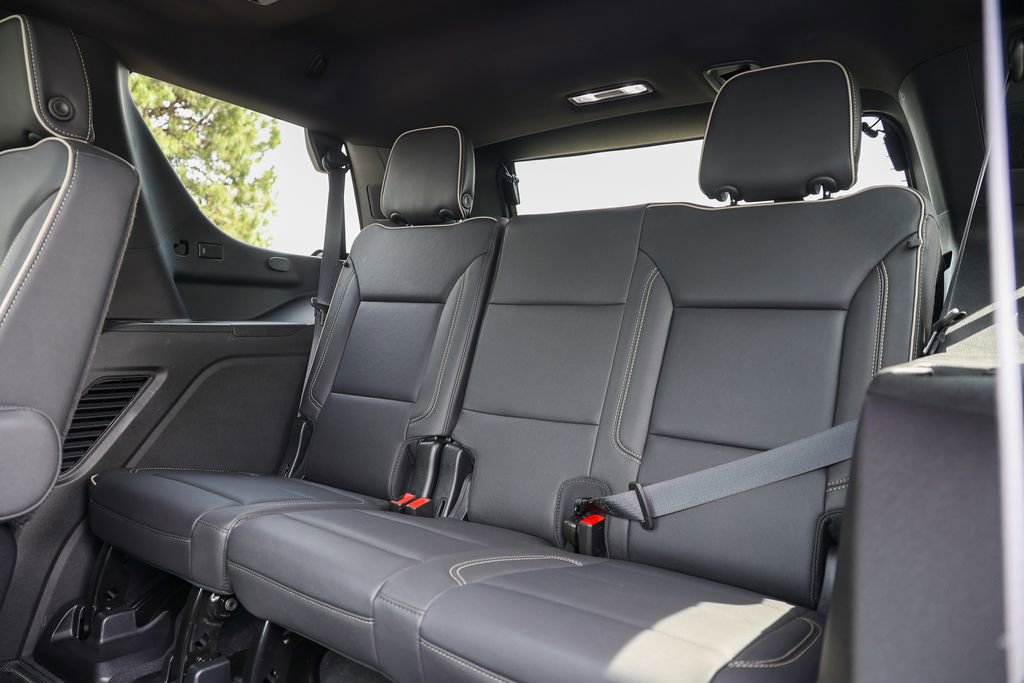 Used 2024 GMC Yukon SLT w/ SLT Luxury Package AWD/4WD image 43