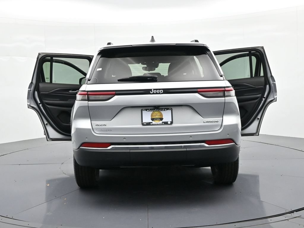 Used 2023 Jeep Grand Cherokee Laredo w/ Luxury Tech Group I AWD/4WD image 25