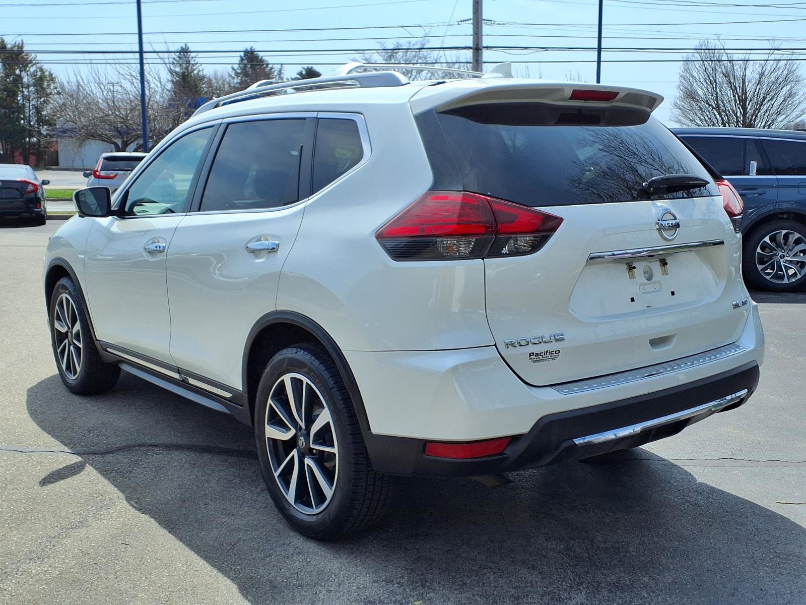 Used 2017 Nissan Rogue SL w/ SL Premium Package AWD/4WD image 5