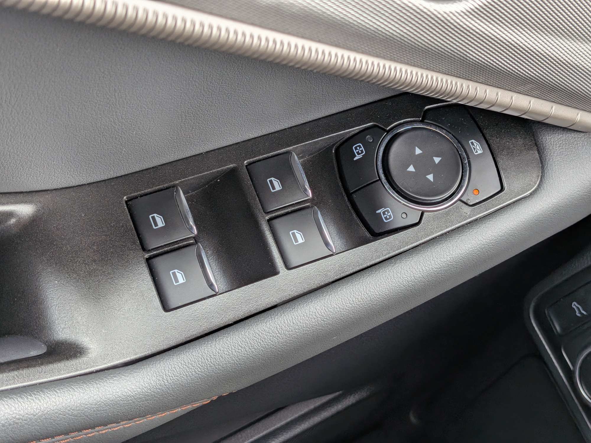 Certified 2025 Ford Explorer Active RWD image 25