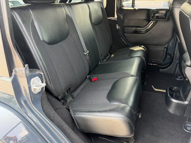 Used 2017 Jeep Wrangler Unlimited Sahara AWD/4WD image 25