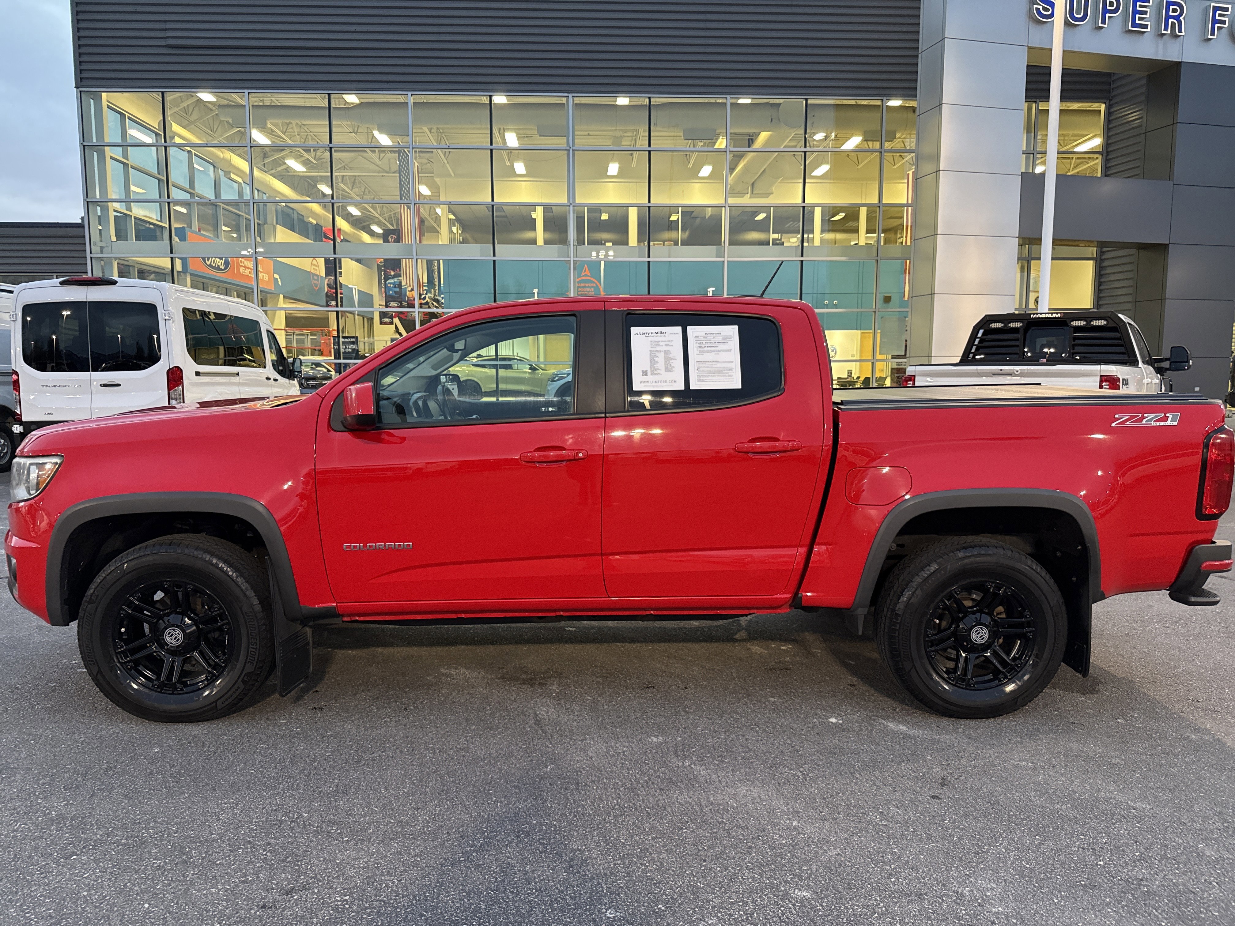 Used 2017 Chevrolet Colorado Z71 image 2