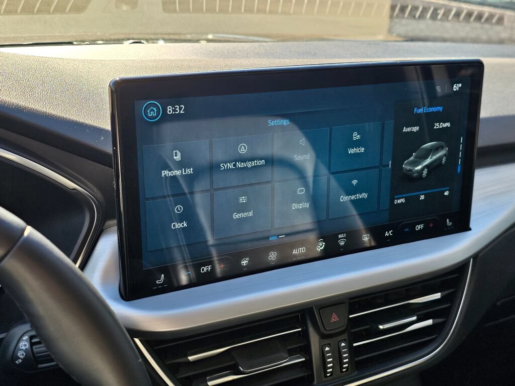 Certified 2025 Ford Escape Platinum AWD/4WD image 25