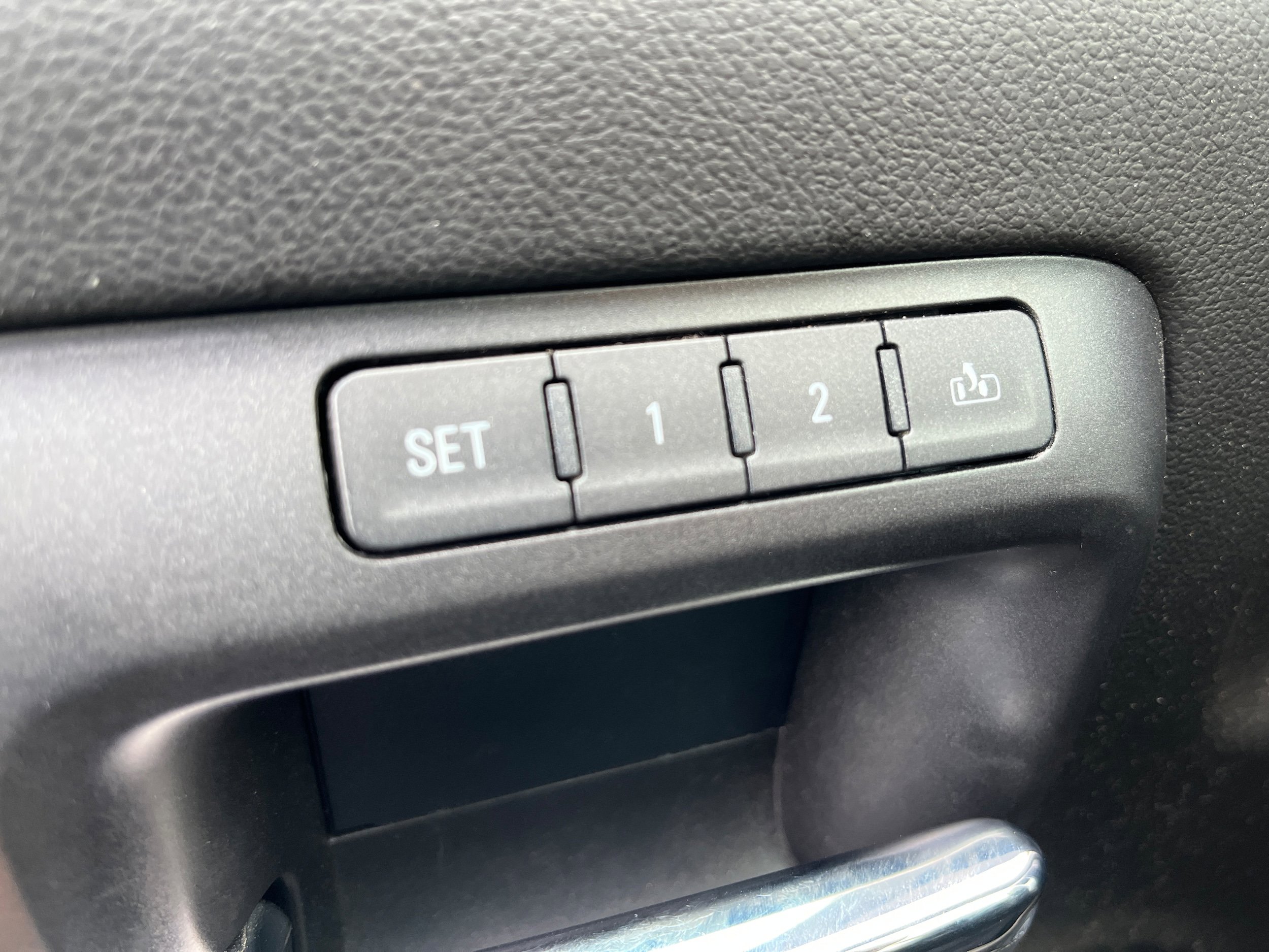 Used 2018 Chevrolet Silverado 1500 LTZ Z71 w/ Redline Edition AWD/4WD image 26