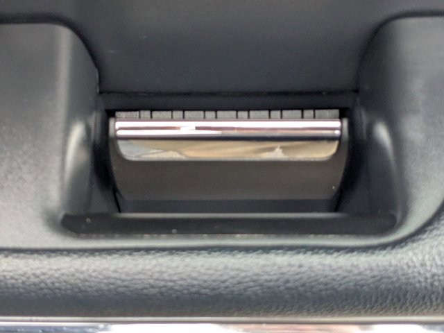 Certified 2024 Ford Expedition XLT image 35