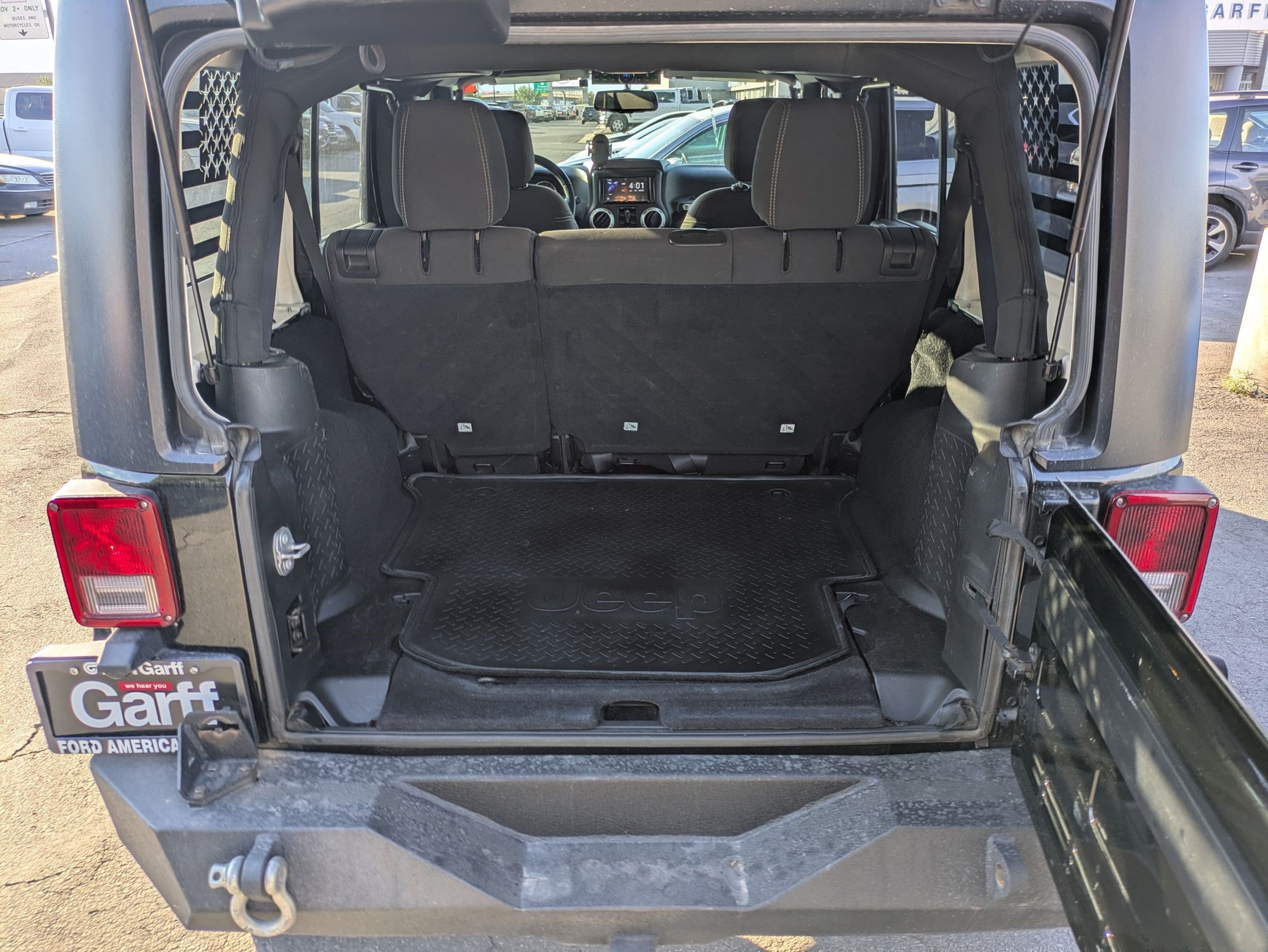 Used 2017 Jeep Wrangler Unlimited Sahara w/ Connectivity Group AWD/4WD image 28