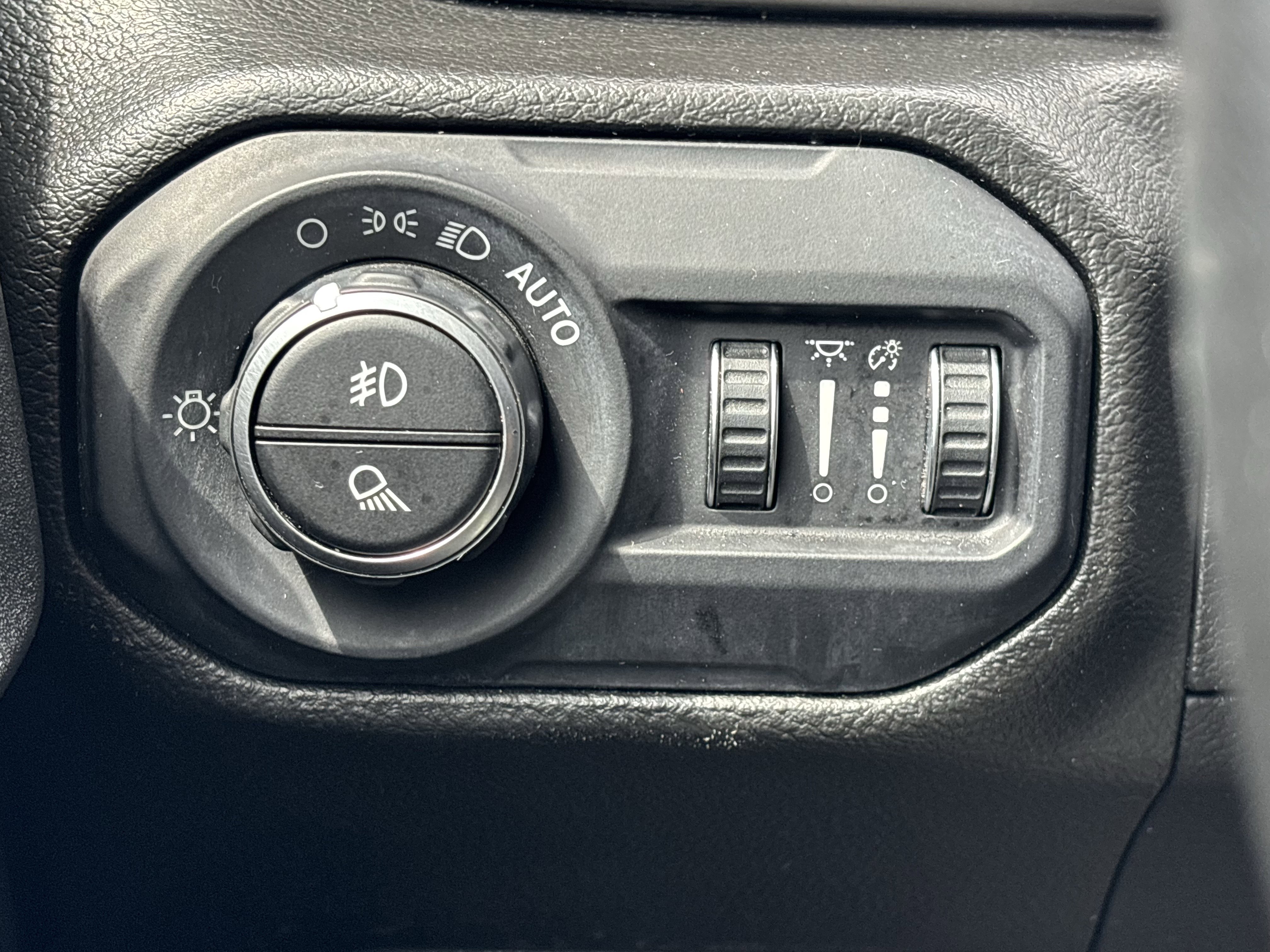 Used 2022 Jeep Gladiator Sport AWD/4WD image 37