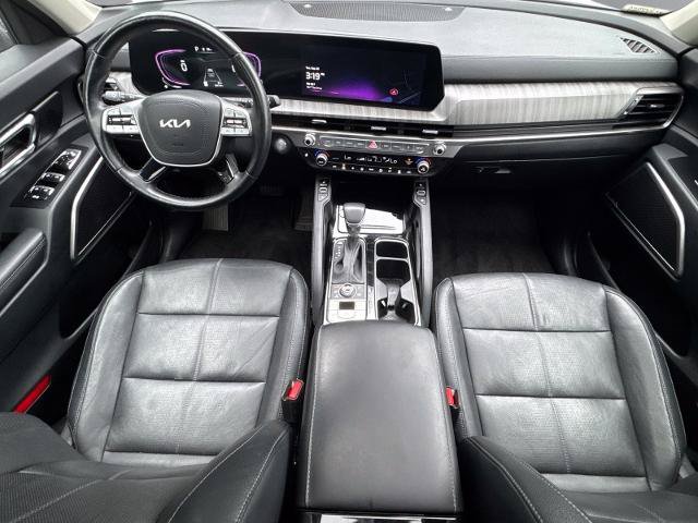 Used 2024 Kia Telluride EX w/ EX Captain's Chair Package AWD/4WD image 3