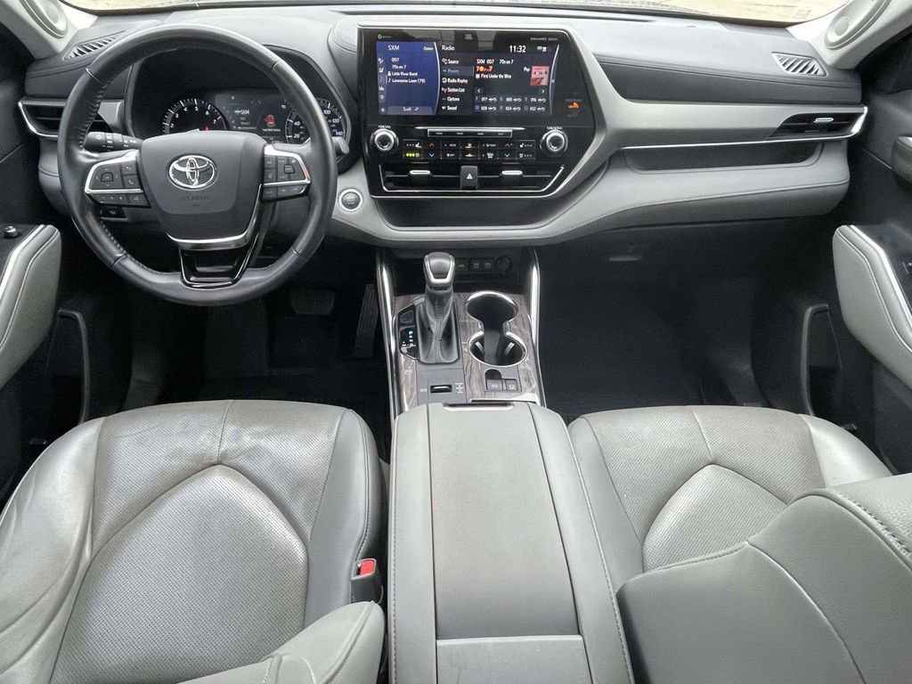 Used 2021 Toyota Highlander Limited FWD image 11