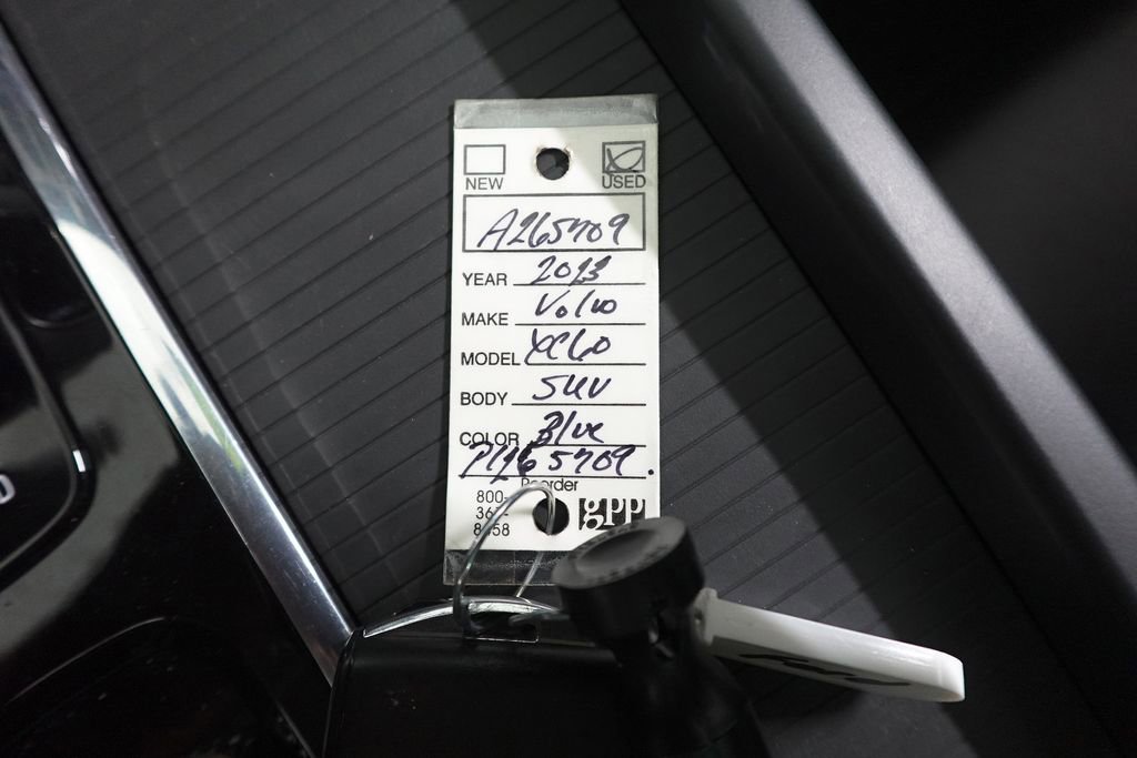 Used 2023 Volvo XC60 B5 Core image 34