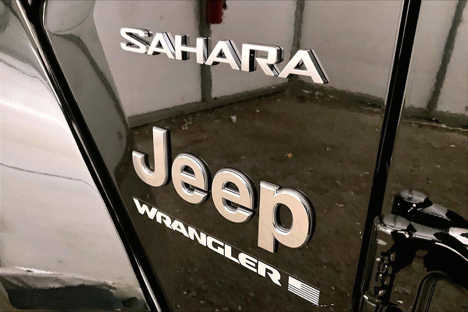 Used 2024 Jeep Wrangler Sahara w/ Technology Group image 13