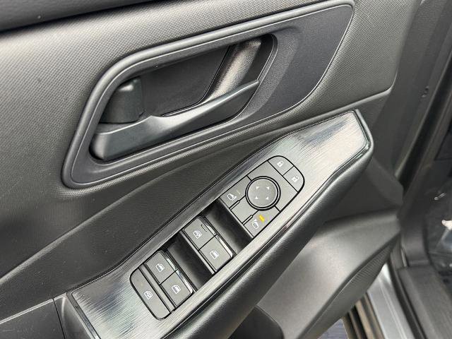 Used 2024 Nissan Rogue S image 13