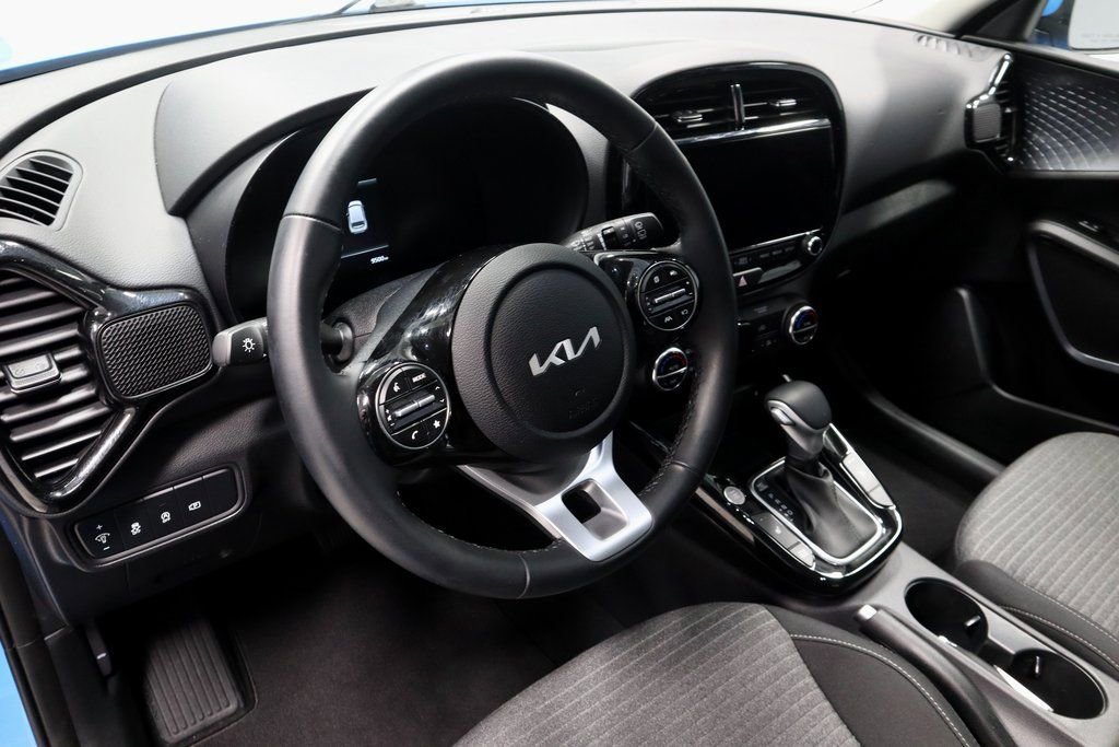 Used 2025 Kia Soul EX image 27