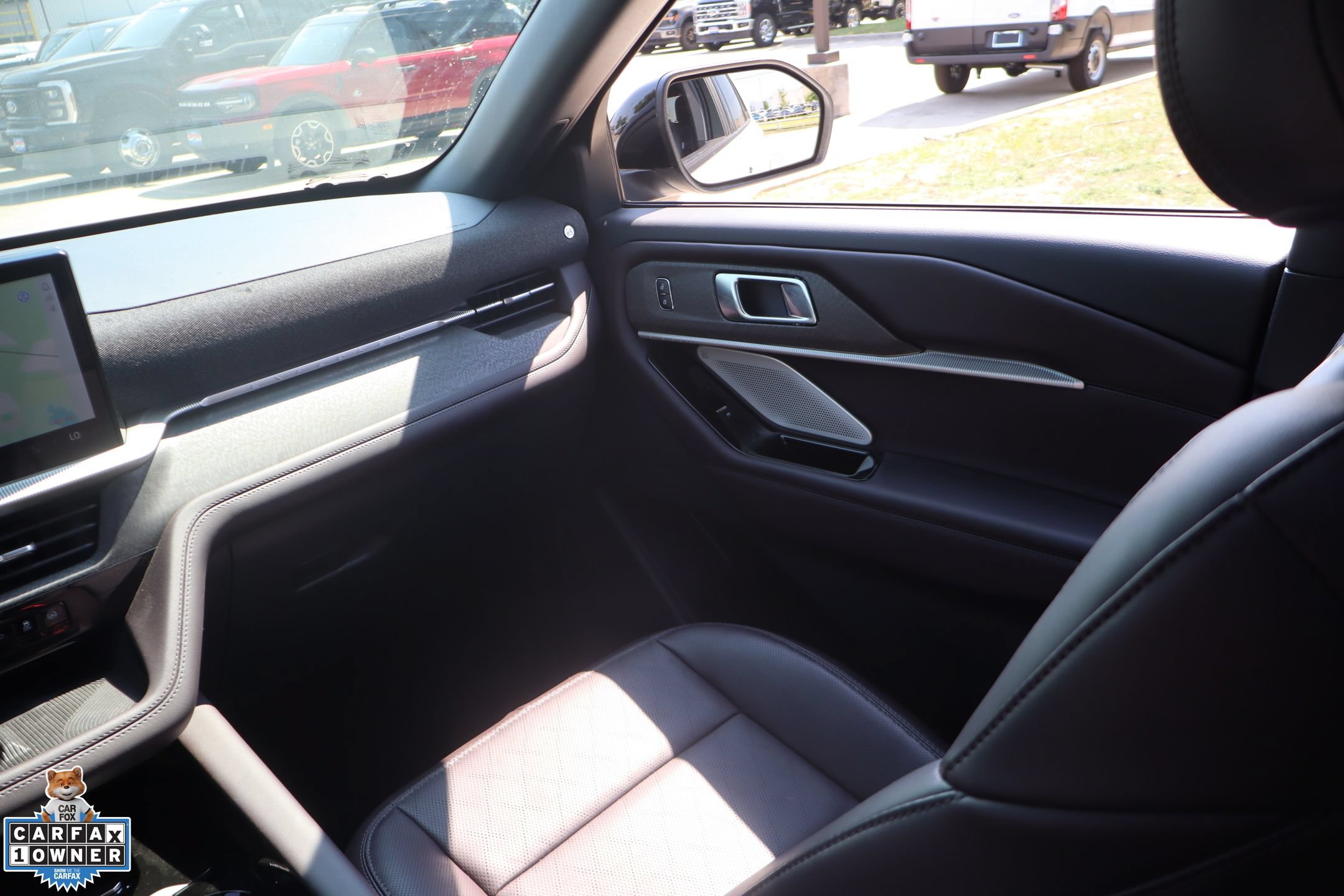 Certified 2025 Ford Explorer Platinum RWD image 23