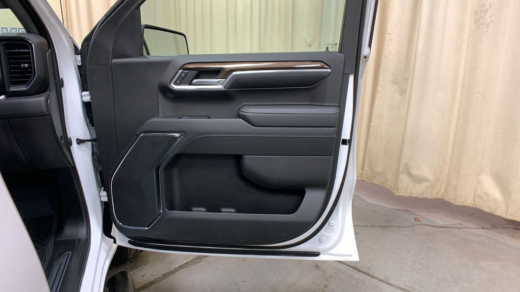 Used 2023 Chevrolet Silverado 1500 LT image 13