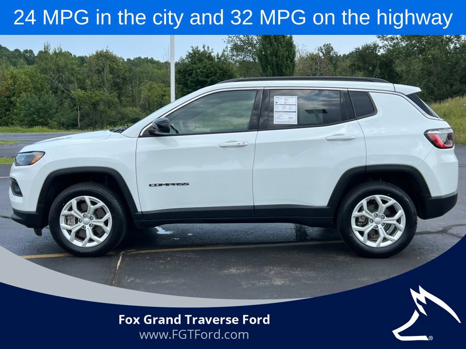 Used 2024 Jeep Compass Latitude AWD/4WD image 37