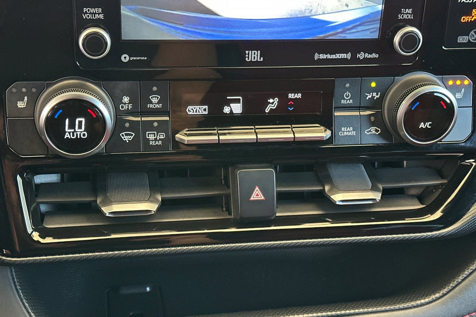 Used 2022 Toyota Highlander XSE AWD/4WD image 22