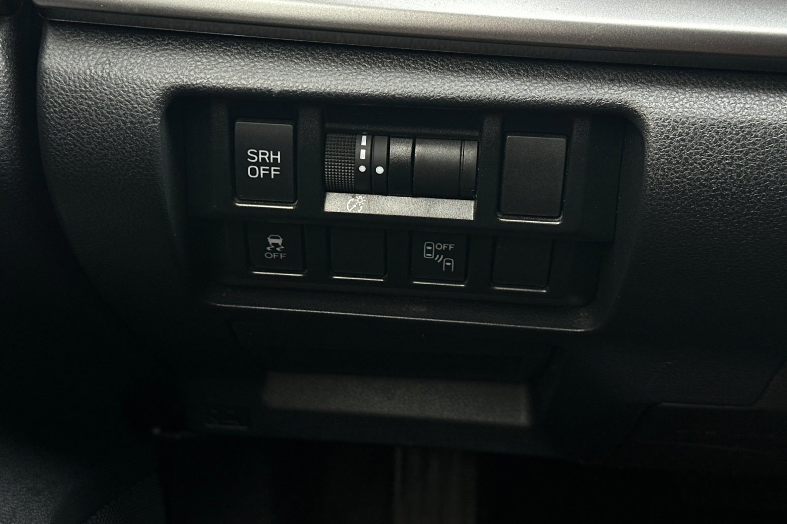 Used 2018 Subaru Crosstrek 2.0i Limited image 30