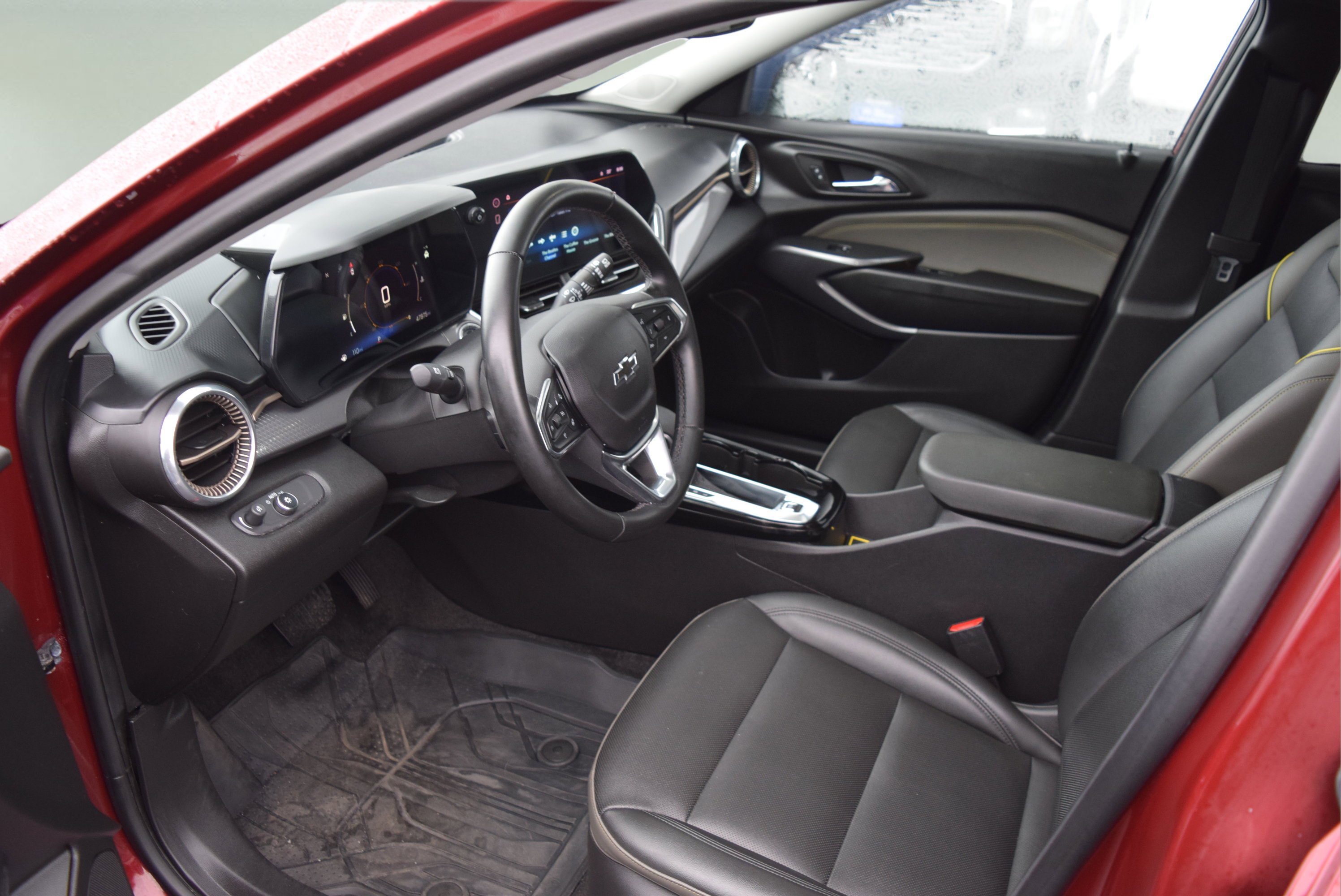 Used 2024 Chevrolet Trax ACTIV w/ Sunroof Package FWD image 11