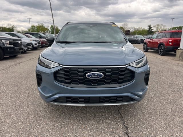 Certified 2024 Ford Escape ST-Line w/ Tech Pack #1 AWD/4WD image 3