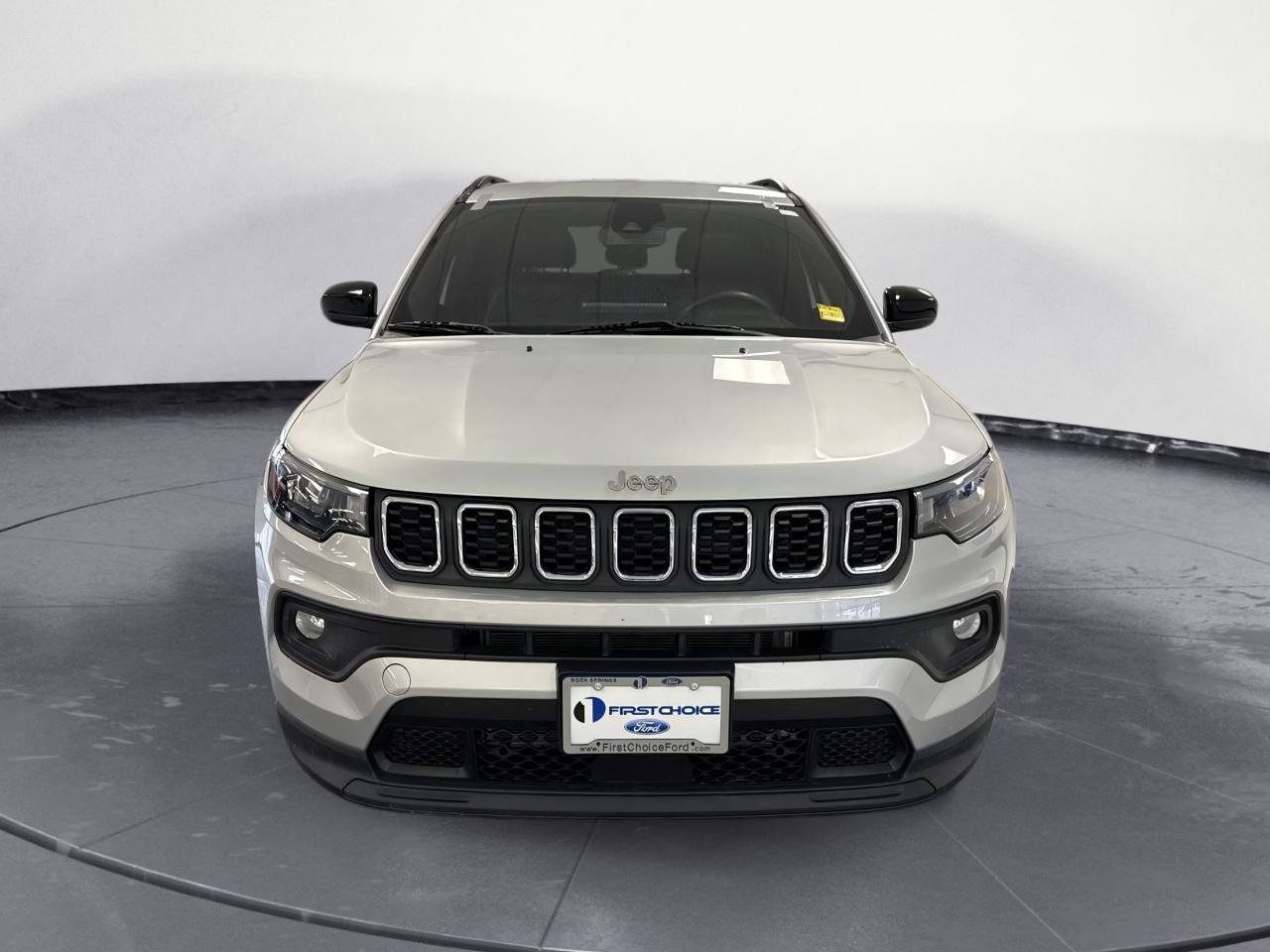 Used 2024 Jeep Compass Latitude AWD/4WD image 3