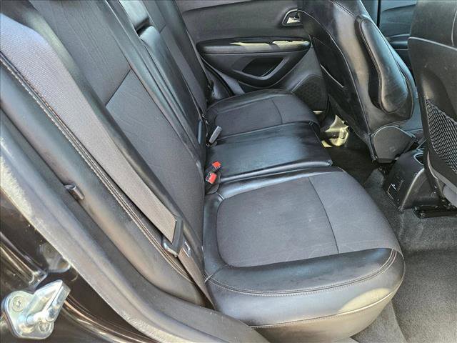Used 2021 Chevrolet Trax LT w/ Midnight Edition FWD image 18