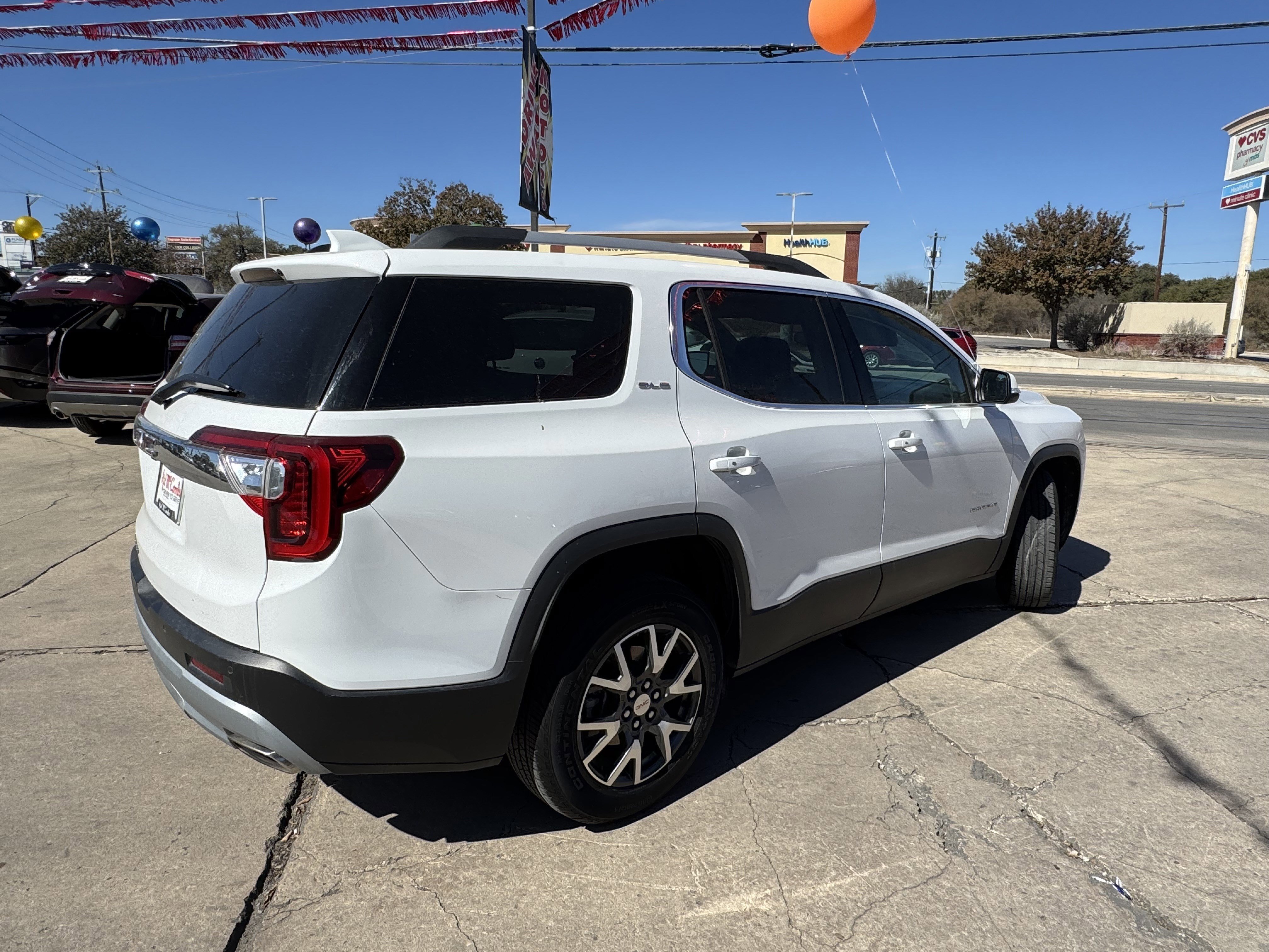 Used 2023 GMC Acadia SLE w/ Driver Convenience Package image 4