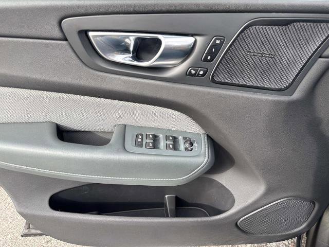 Used 2022 Volvo XC60 B5 R-Design w/ Advanced Package image 12