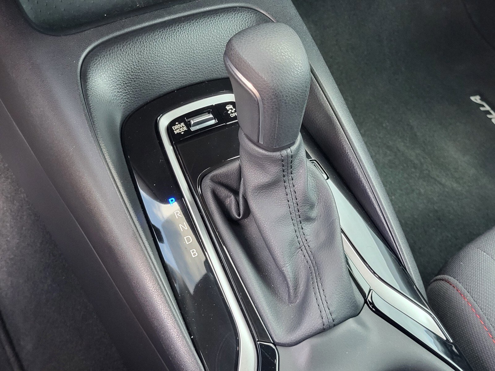 Used 2025 Toyota Corolla SE image 23