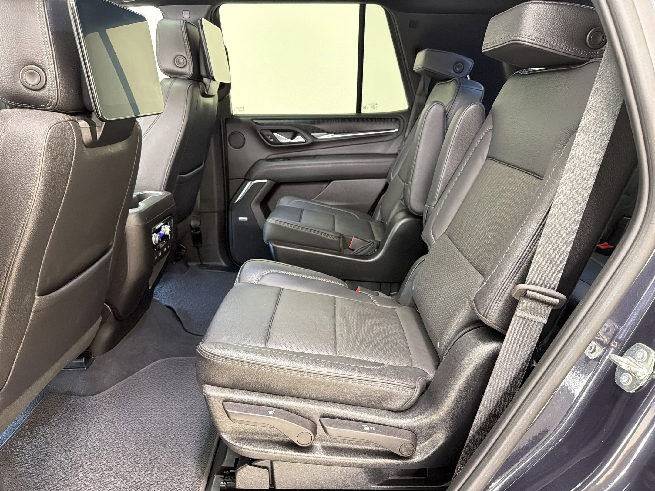 Used 2023 GMC Yukon Denali w/ Denali Reserve Package AWD/4WD image 15