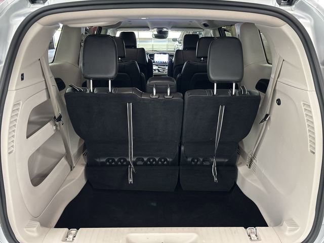 Used 2023 Chrysler Pacifica Touring-L image 14
