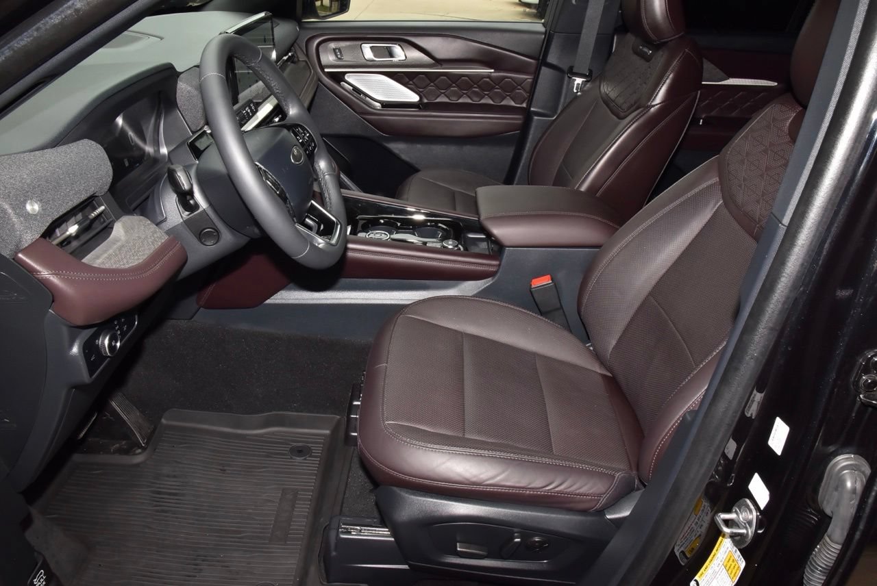 Certified 2025 Ford Explorer Platinum w/ Ultimate Package AWD/4WD image 14