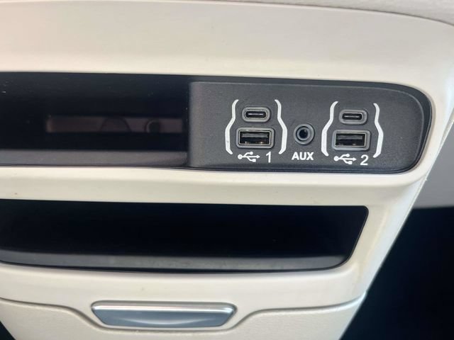 Used 2021 Chrysler Pacifica Touring-L FWD image 28