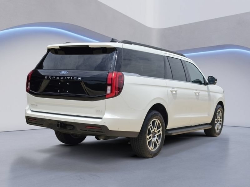 Certified 2025 Ford Expedition Max Active RWD image 3