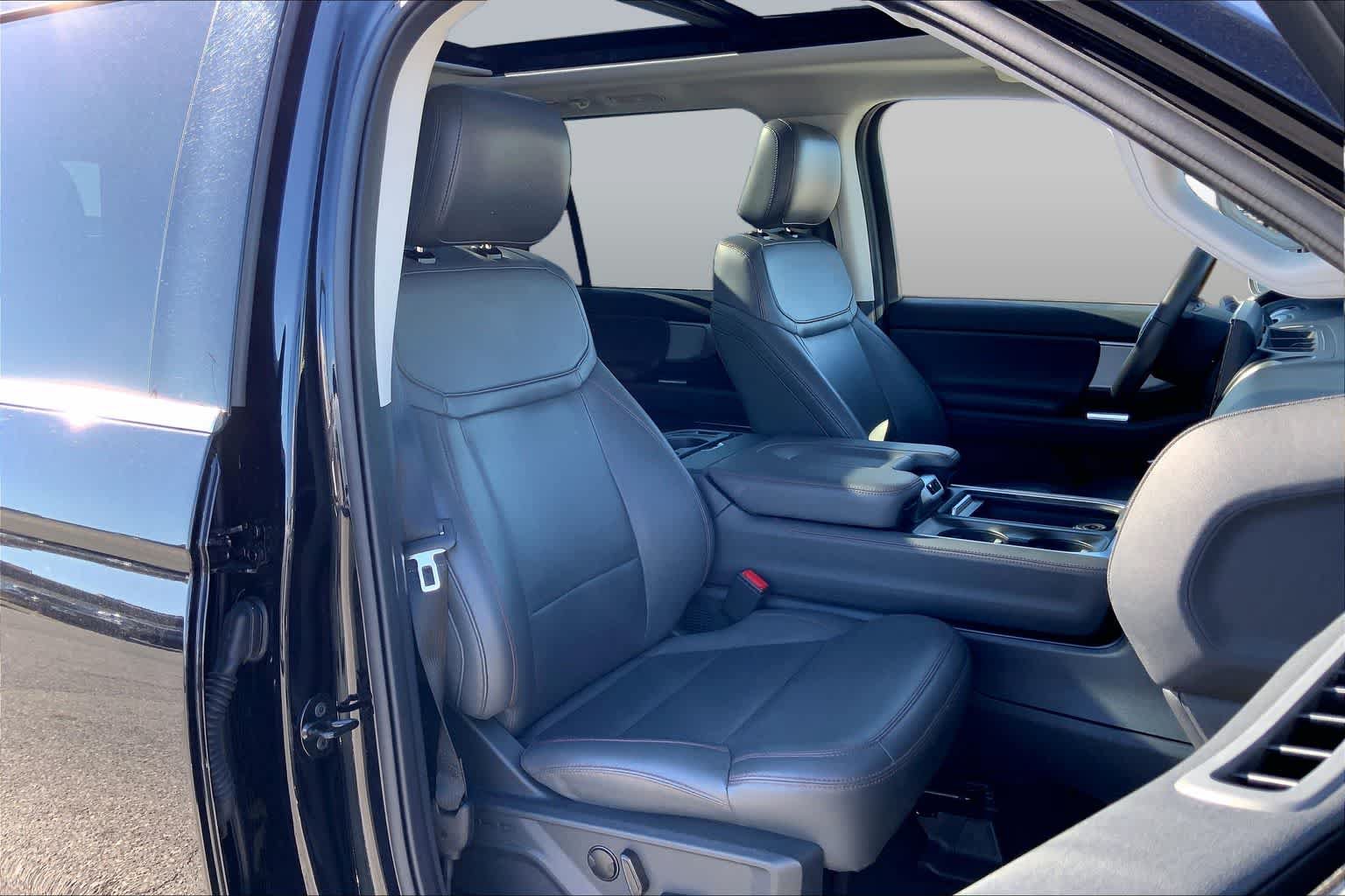 Certified 2025 Ford Expedition Active RWD image 9