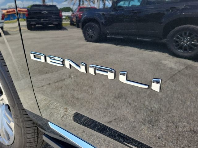 Used 2022 GMC Yukon XL Denali image 5