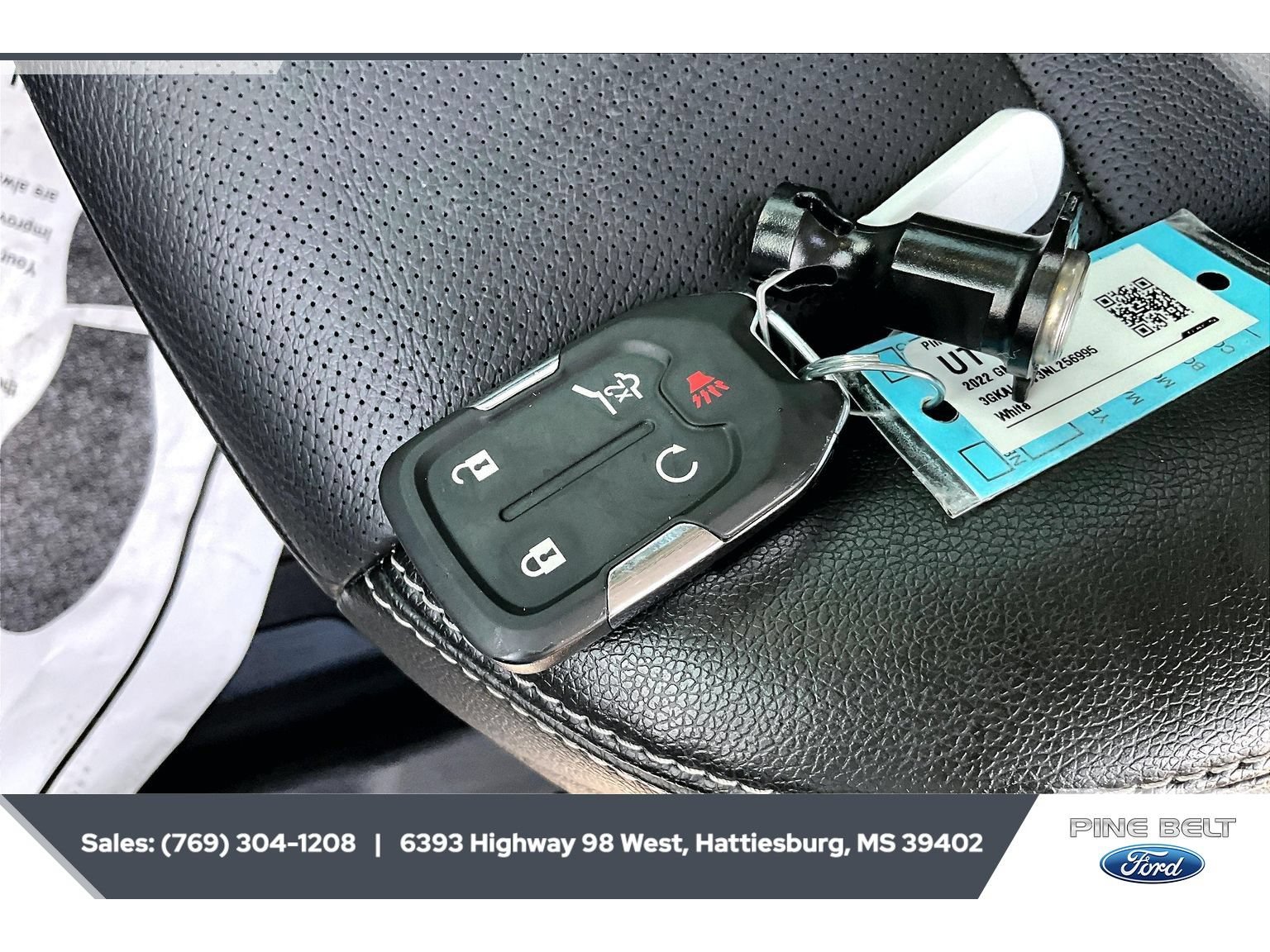 Used 2022 GMC Terrain SLT w/ Tech Package FWD image 9