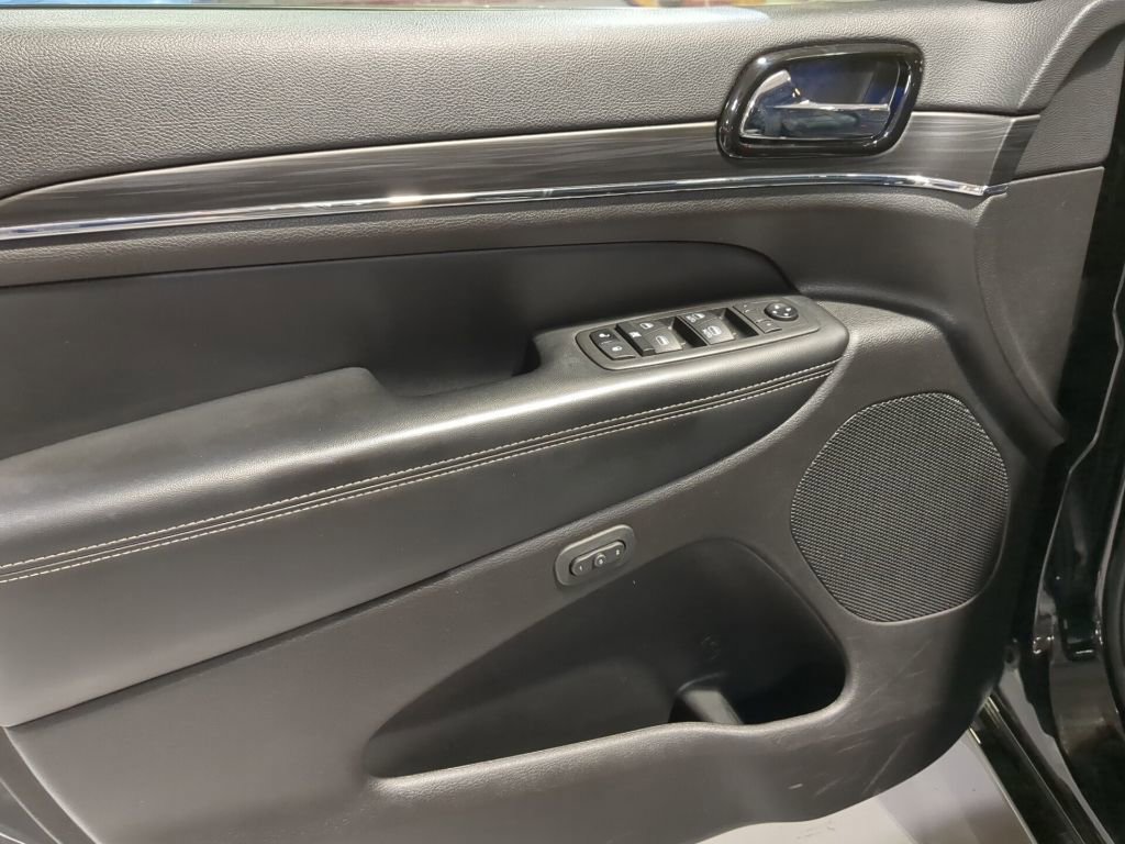 Used 2021 Jeep Grand Cherokee Limited w/ Quick Order Package 28K 80th AWD/4WD image 15