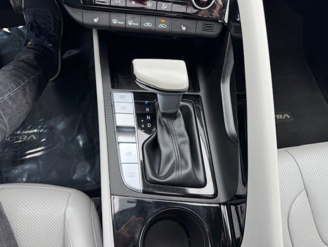 Used 2023 Hyundai Elantra Limited w/ Cargo Package FWD image 23