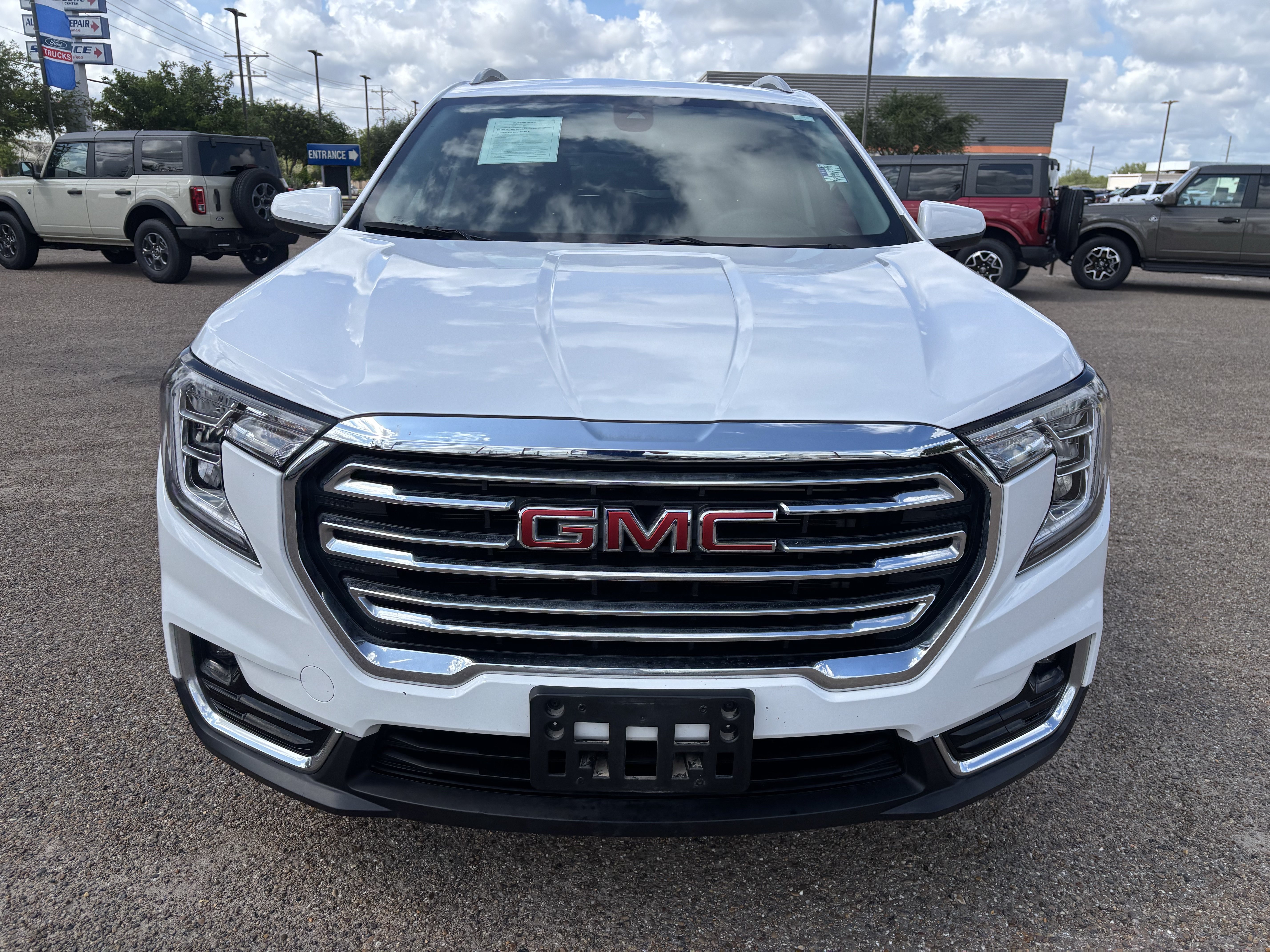 Used 2024 GMC Terrain SLT AWD/4WD image 6