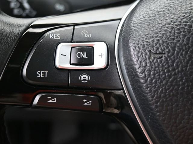 Used 2020 Volkswagen Tiguan SE w/ Panoramic Sunroof Package image 16