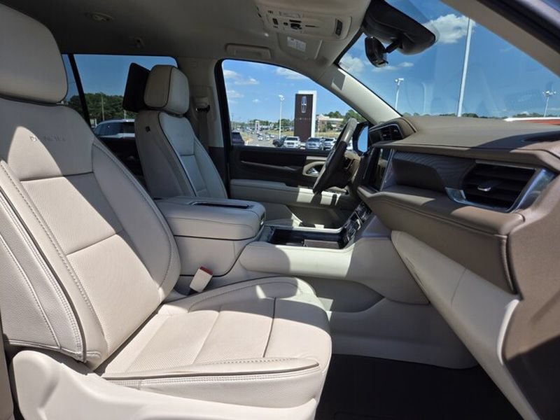 Used 2023 GMC Yukon Denali w/ Advanced Technology Package AWD/4WD image 22